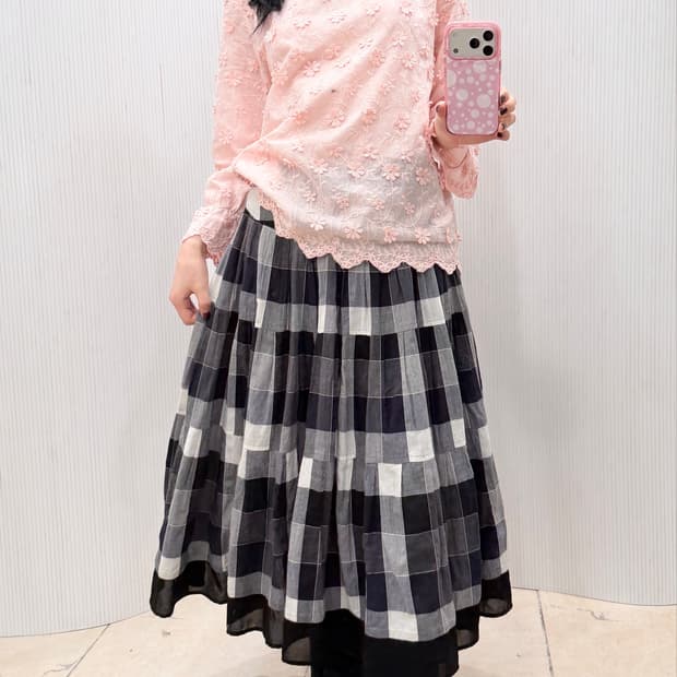 Check can can skirt