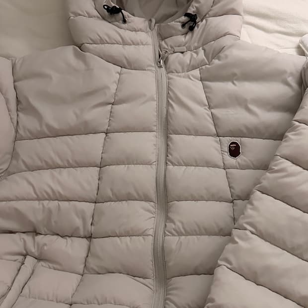 베이프 경량패딩 아이보리