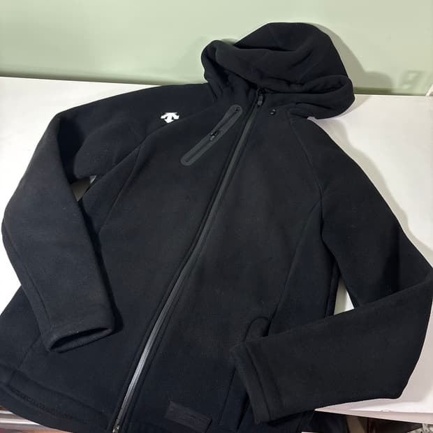 95 데상트 블랙 플리스 후드집업