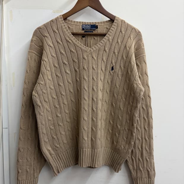 N101. 폴로 꽈배기 브이넥 니트