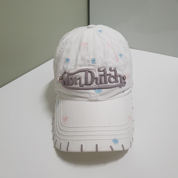 Von Dutch 본더치 빅로고 그런지 페인팅 화이트 볼캡 모자 Y2K