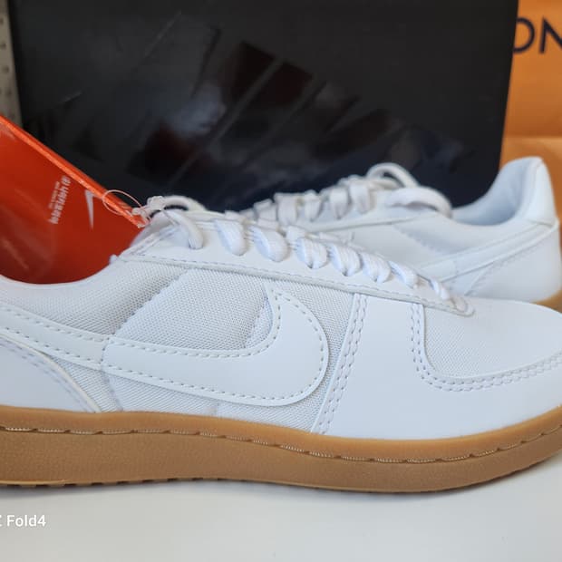 나이키 필드 제너럴 흰색 240mm 새상품판매합니다.