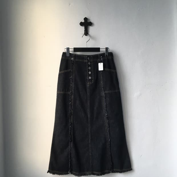 Line detail denim long skirt