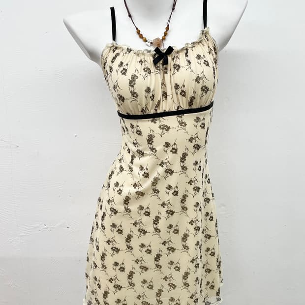 엔틱 플로럴 셔링 원피스