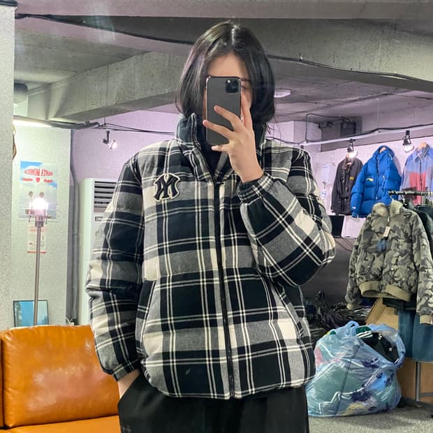 Mlb 뉴욕 양키스 체크 배색 다운 숏 패딩 B3502