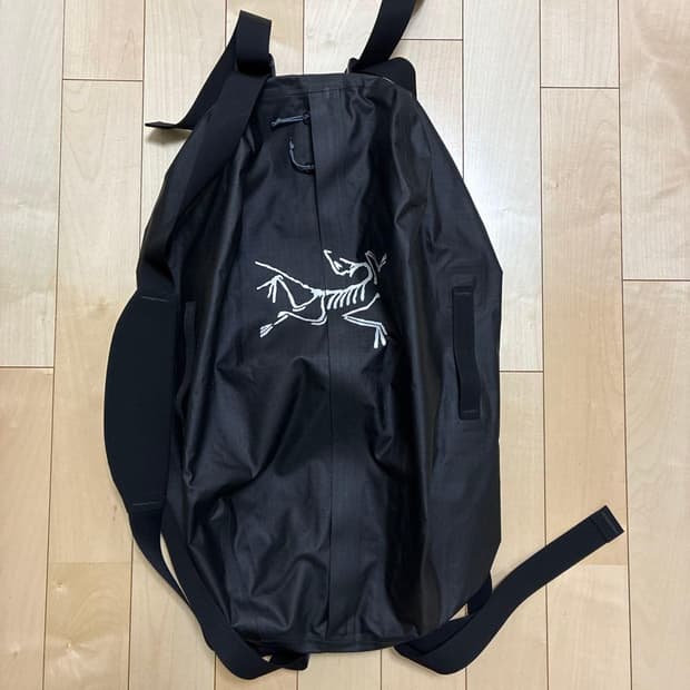 아크테릭스의 캐리어 더플백 50L 블랙