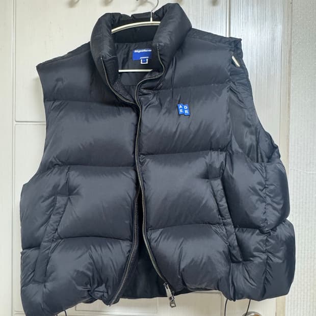 아더에러 시그니피컨트 조끼패딩