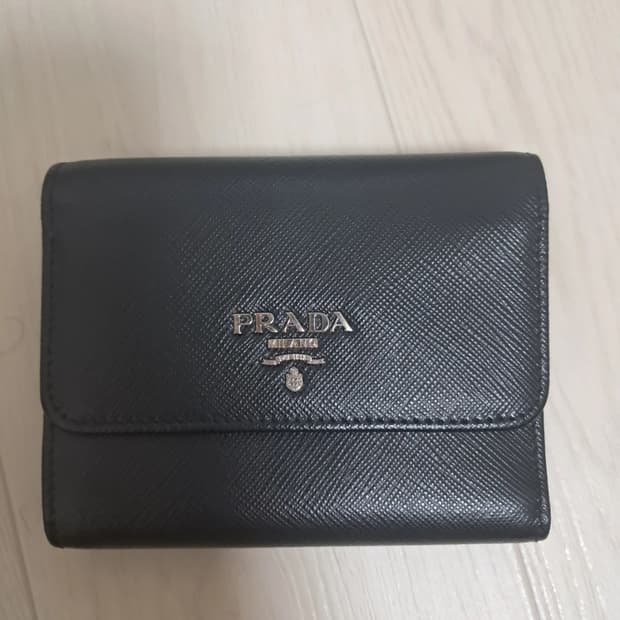 프라다 사피아노 반지갑 정품