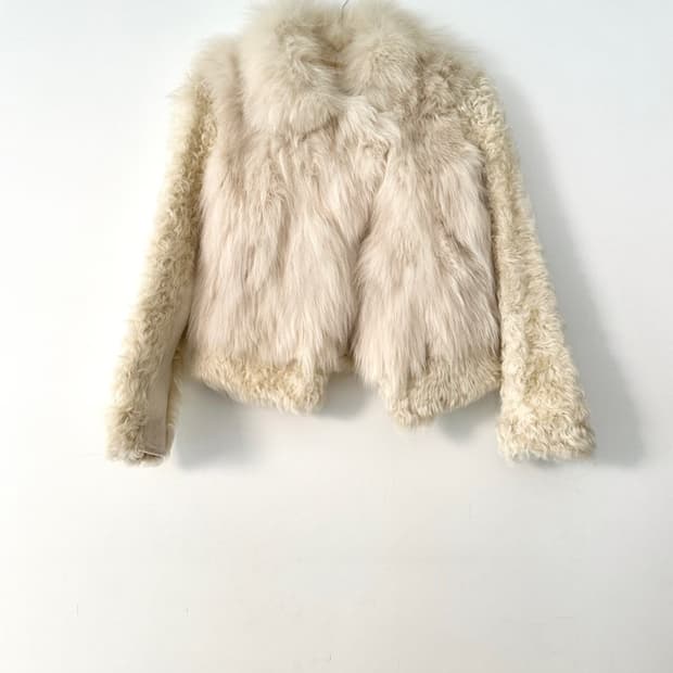 Curly fur strap jacket / ivory