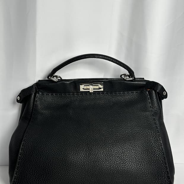 펜디 피카부 라지 토트백 (블랙)