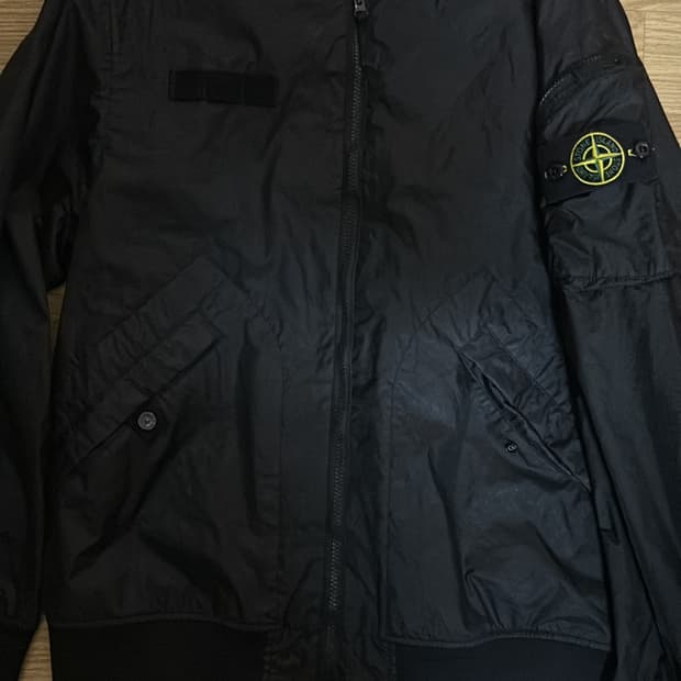 스톤아일랜드 바람막이 100(L) 판매합니다