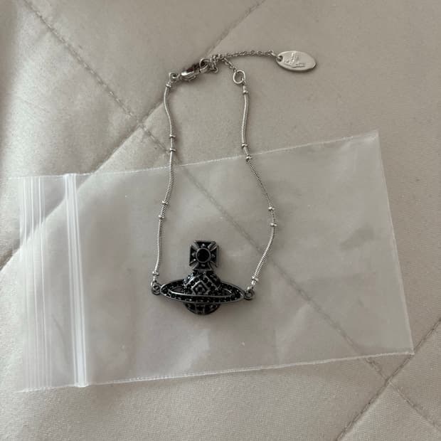 비비안웨스트우드 블랙 큐빅 팔찌