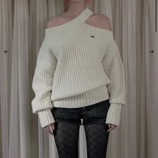 보헤미안서울 컷아웃 루즈핏 니트 크림