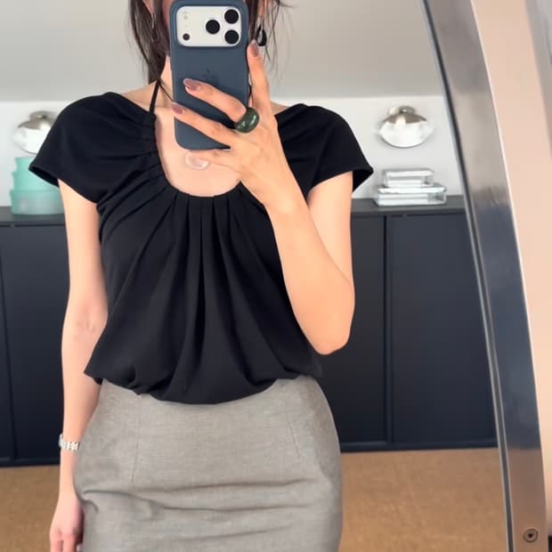 새상품) 파르벵 브리즈 홀터 셔링 블라우스 블랙
