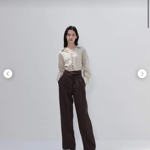 아무르무아루 허리 랩 핀턱 브라운 슬랙스