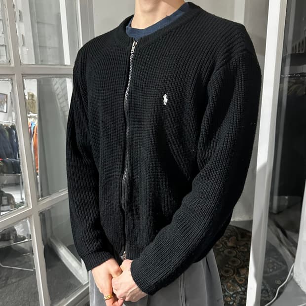 폴로 자수 라운드 니트 가디건