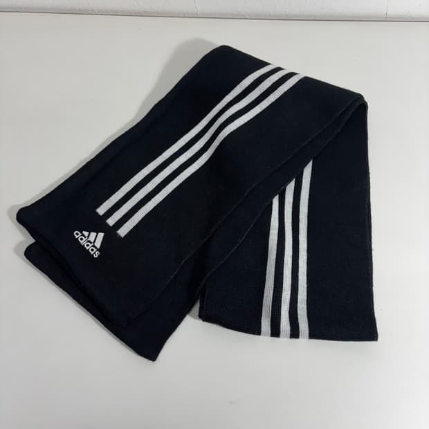 OS 아디다스 검흰 3스트라이프 숏 머플러