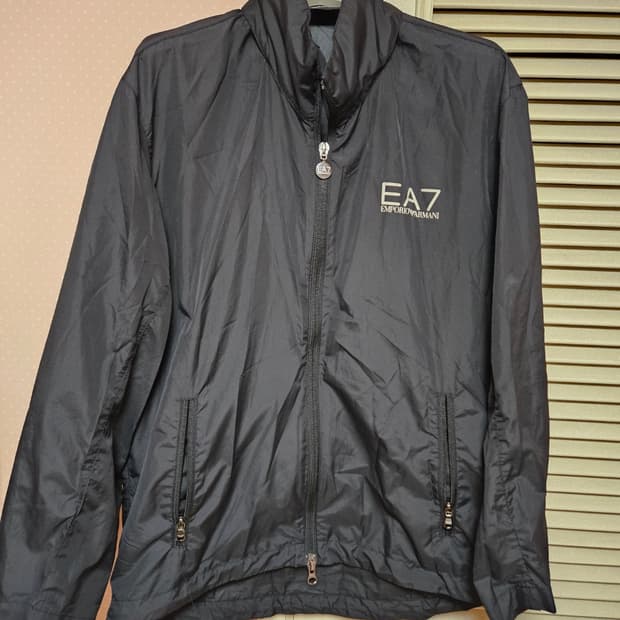 엠포리오 아르마니 EA7 바람막이 (남성 95~100, 여성 오버핏)