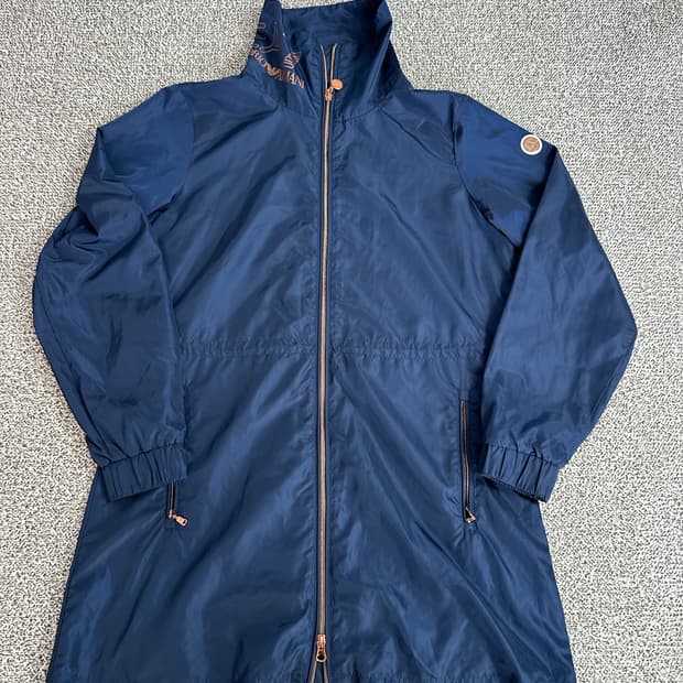 엠포리오 아르마니 ea7 바람막이