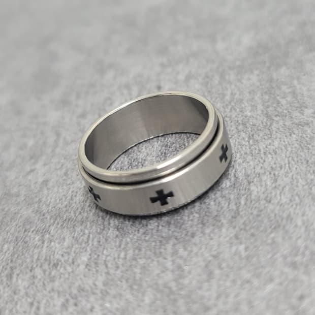 회전링 Black Cross Ring