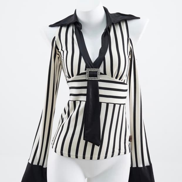 다이아 스트라이프 큐빅 오프숄더 탑 셔츠 d.i.a. 오네갸루