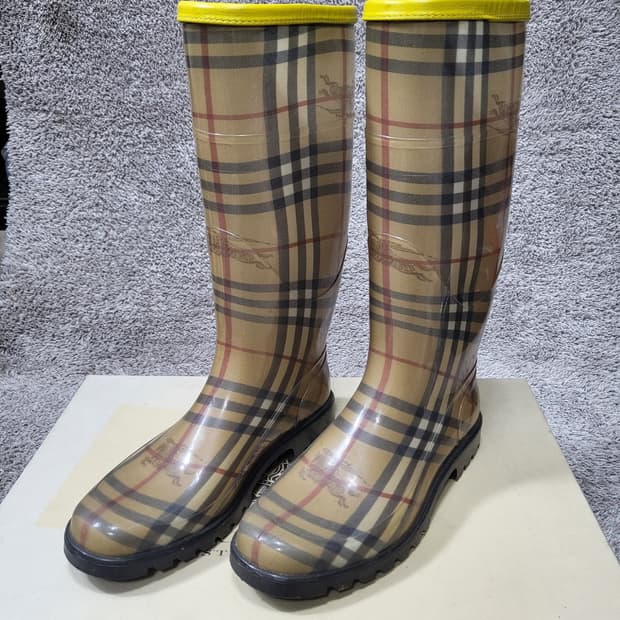 버버리(Burberry) 체크 패턴 레인부츠 250