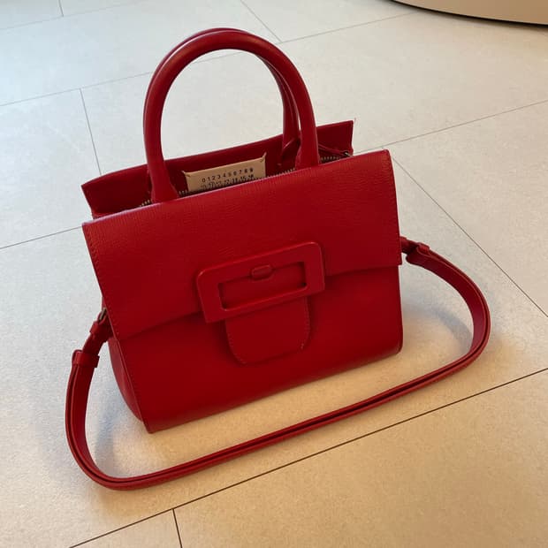 마르지엘라 버클 가죽 도트백