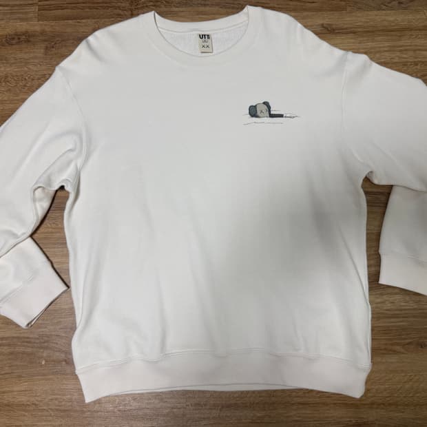 유니클로 카우스 롱슬리브 xl
