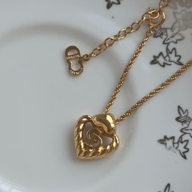 디올 금장 cd 오픈하트 목걸이