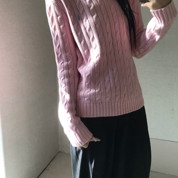 폴로 연핑크 케이블 니트
