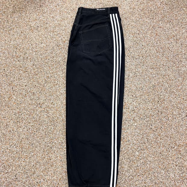 발렌시아가 x 아디다스 라지 배기 트라우저 블랙