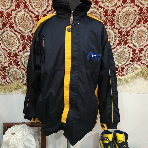 나이키 90s 빅 스우시 양면 바람막이 후리스 점퍼

