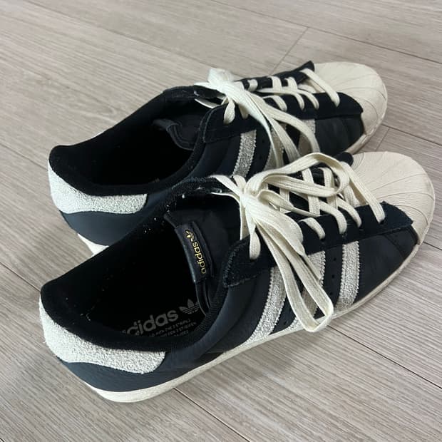 아디다스 슈퍼스타 82 블랙 화이트 270