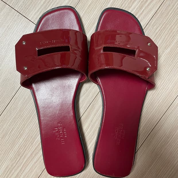 에르메스 베리 페이던트 샌들