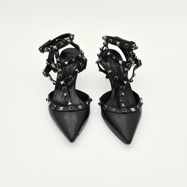 발렌티노 락스터드 스트랩 펌프스 힐 35.5