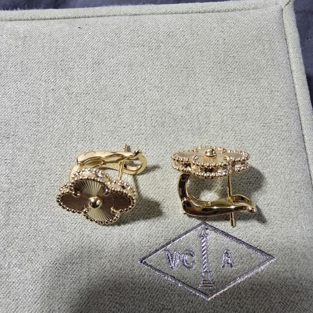 반클리프 기요세(옐골)원터치 귀걸이입니다