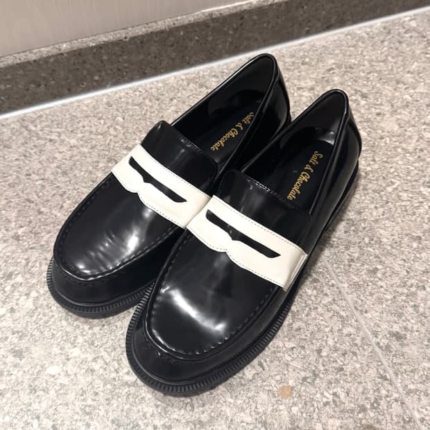 [새상품] 솔트앤초콜릿 투톤 로퍼 240