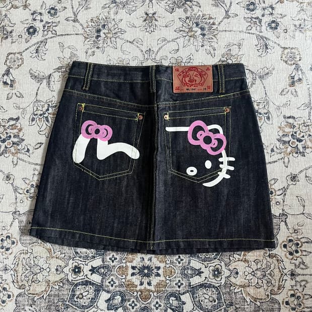 에비수 산리오 헬로키티 데님 스커트