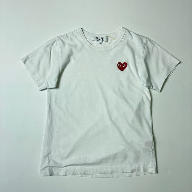 꼼데가르송 우먼스 하트 와펜 반팔 티셔츠 PN8571