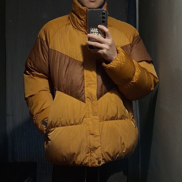 나이키 된장 브라운 배색 빅스우시 올드스쿨 덕다운 오리털 다운 필 패딩