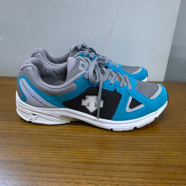 데상트 런닝화 TR