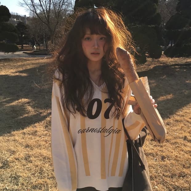 아우어노스텔지아 스트라이프니트 미디스커트 코디세트