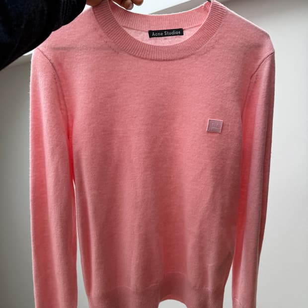 아크네 핑크니트