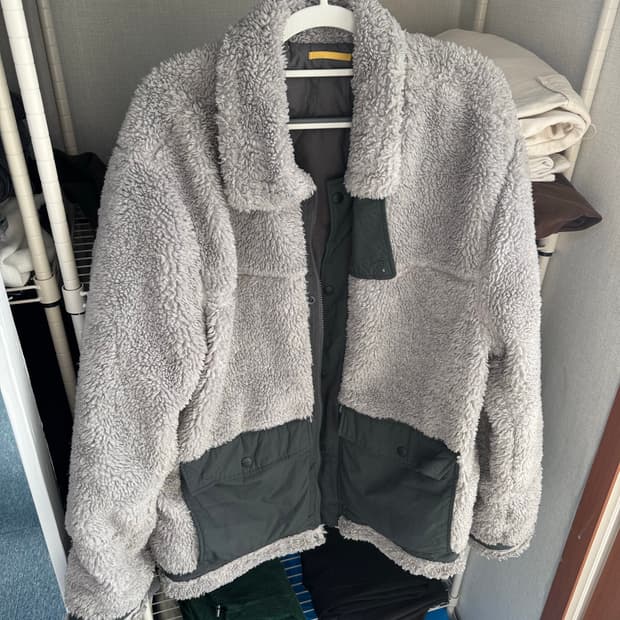 하이드아웃 후리스패딩