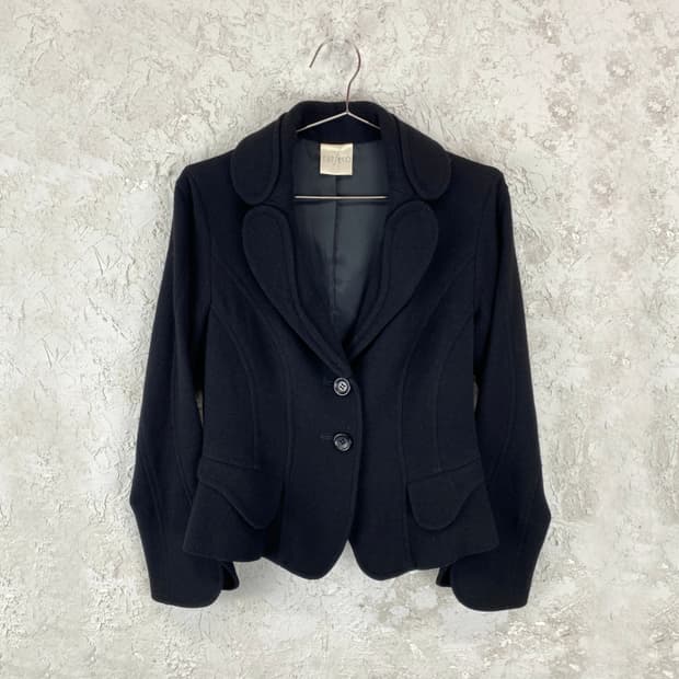 SUTSESO 트리클 패치드 카라 울 블렌드 블레이저