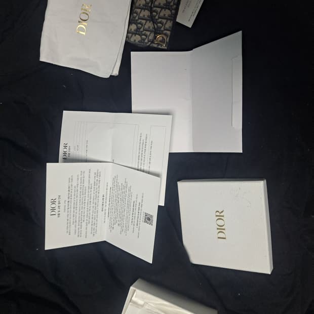 디올 새들 3단카드지갑