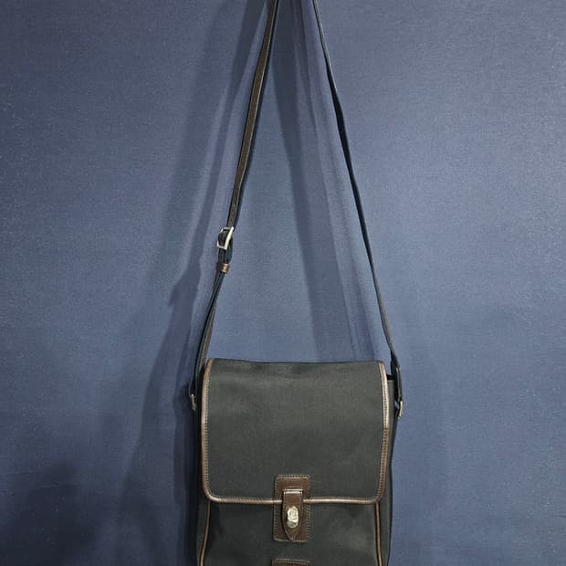 닥스 블랙컬러 남성 크로스백 