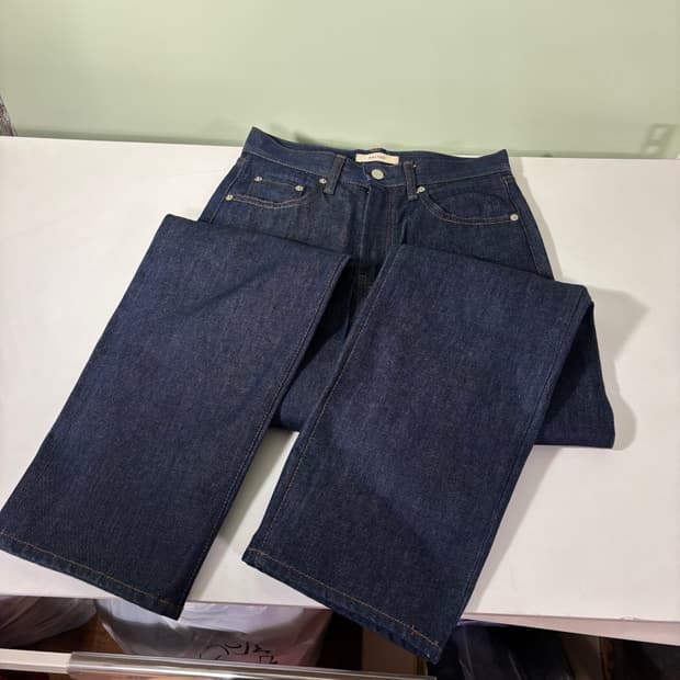 우먼M 스앨더 SALTHE 레귤러핏 생지 데님팬츠