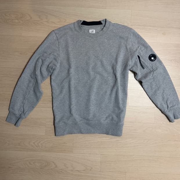 CP company 맨투맨 그레이 22FW