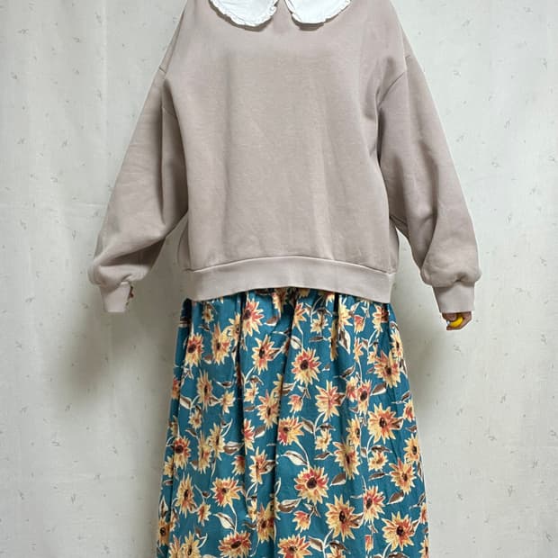 칼라맨투맨+패턴롱스커트